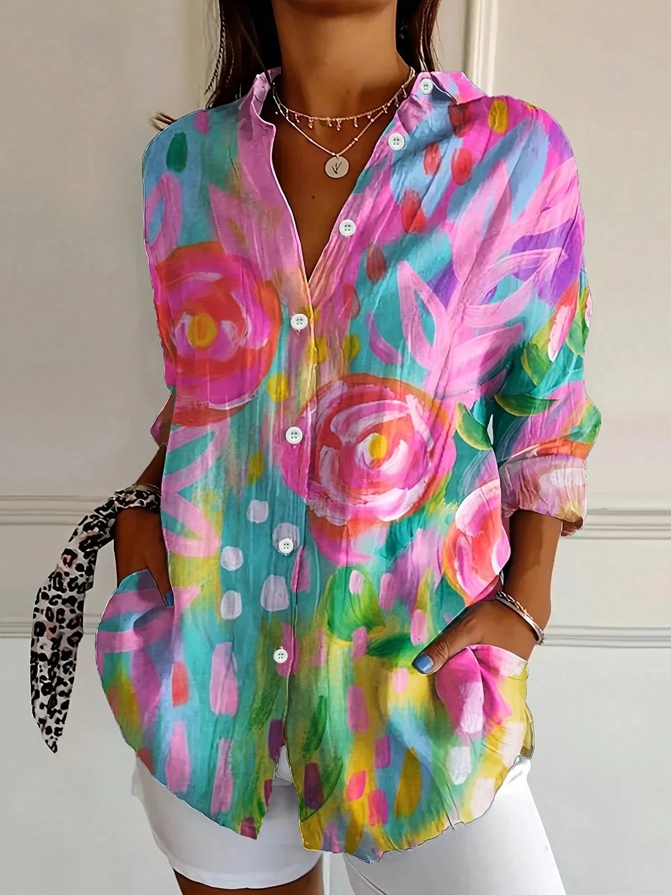Thea | Fargerik Bluse med Leken Print